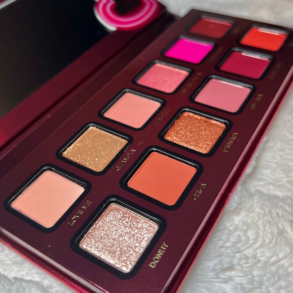 Too Faced x Mariale Amor Caliente Limited Edition Collab Eye Shadow Palette - Picture 9 of 14